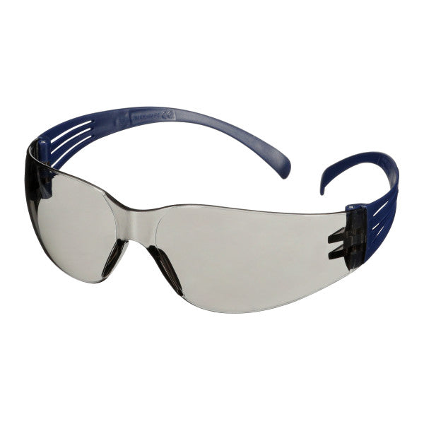 3M™ SecureFit™ 100 Veiligheidsbril, blauw montuur, antikras/anticondens, lichtgrijze lens voor binnen/buiten, SF107AF-BLU-EU, 20/doos